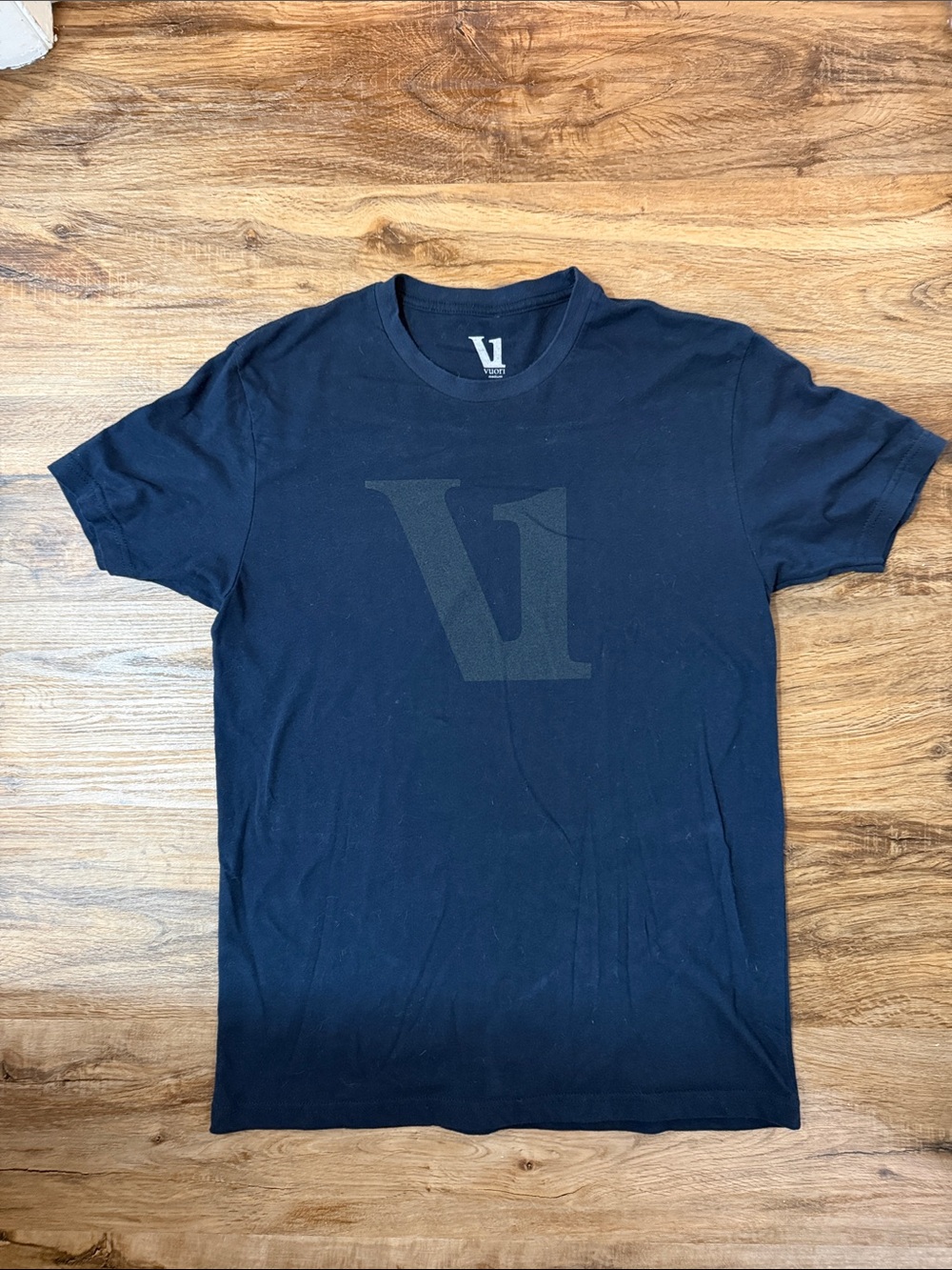 Vuori Men’s Navy Blue Logo Graphic T Crewneck Shortsleeve Tee - Medium